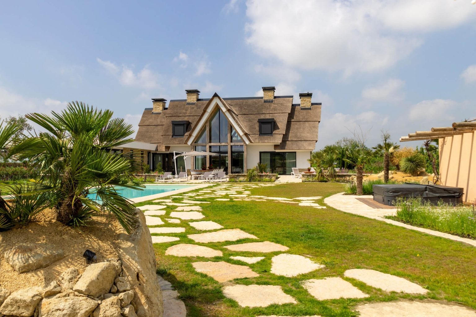 Mediterrane villa Yerseke - NG Bouwen met Natuursteen