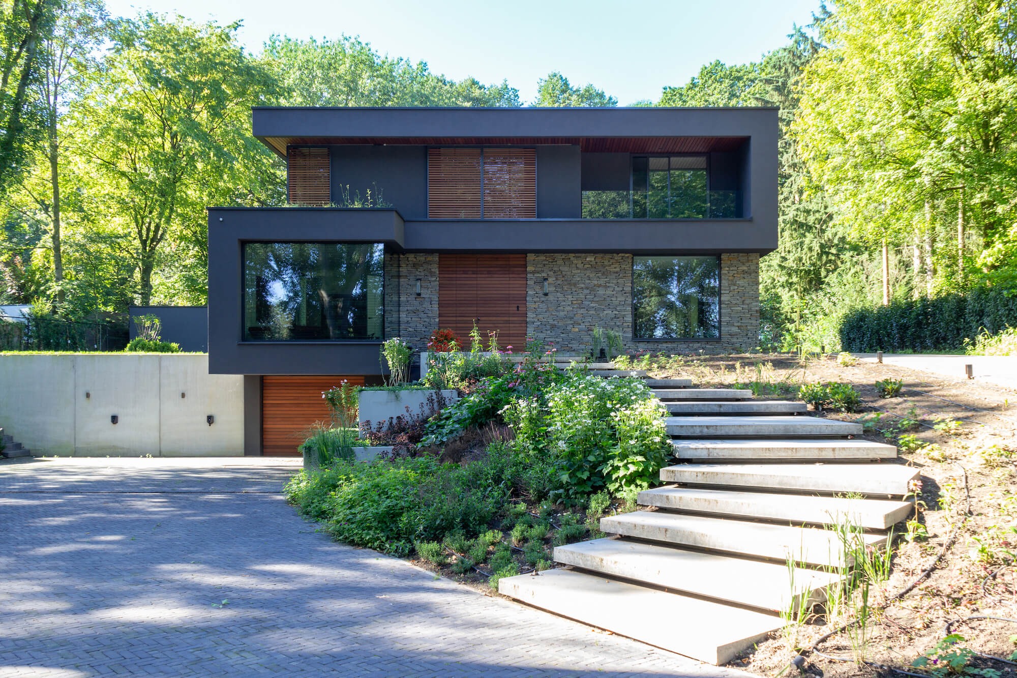 Moderne villa aan de Rijn - NG Bouwen met Natuursteen