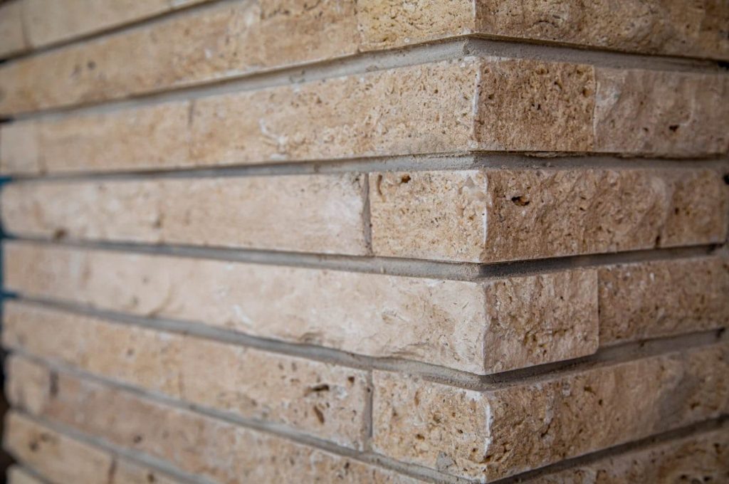 Natuursteen tuin, natuursteen buiten, natuursteen muur, steenstrips tuin, terras natuursteen, natuursteen buitenkeuken, natuursteen gevel, NG Bouwen met Natuursteen