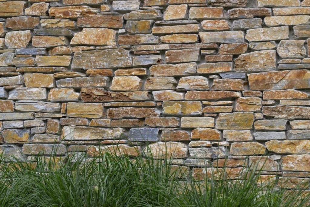 Natuursteen gevel, natuursteen gevelbekleding, gevel impregneren, gevelbekleding buiten, gevel reinigen, natuursteen, NG Bouwen met Natuursteen