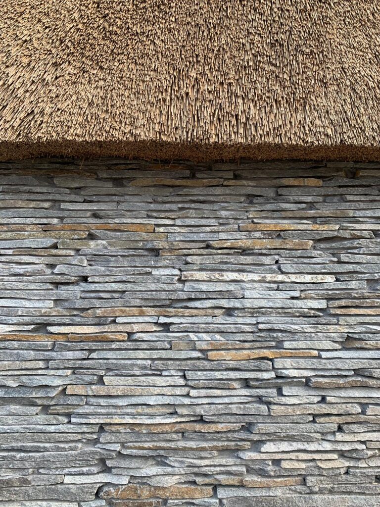 Natuursteen gevel, natuursteen gevelbekleding, gevel impregneren, gevelbekleding buiten, gevel reinigen, natuursteen, NG Bouwen met Natuursteen