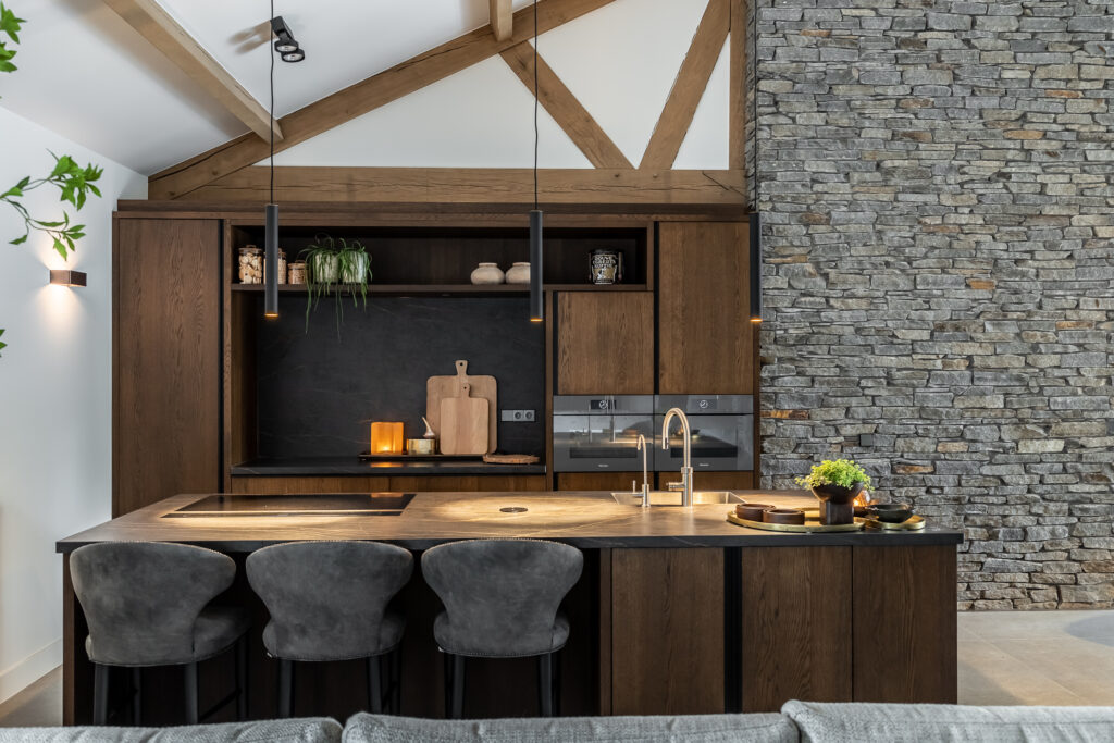 Gevelbekleding natuursteenstrips, steenstrips, natuursteen gevelbekleding, massieve metselstenen, langformaat gevelstenen, moderne gevelsteen, NG Bouwen met Natuursteen 