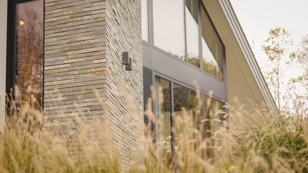 Wat is natuursteen, marmer, flagstones, travertin, gevelstenen, travertin natuursteen, langformaat gevelstenen, NG Bouwen met Natuursteen