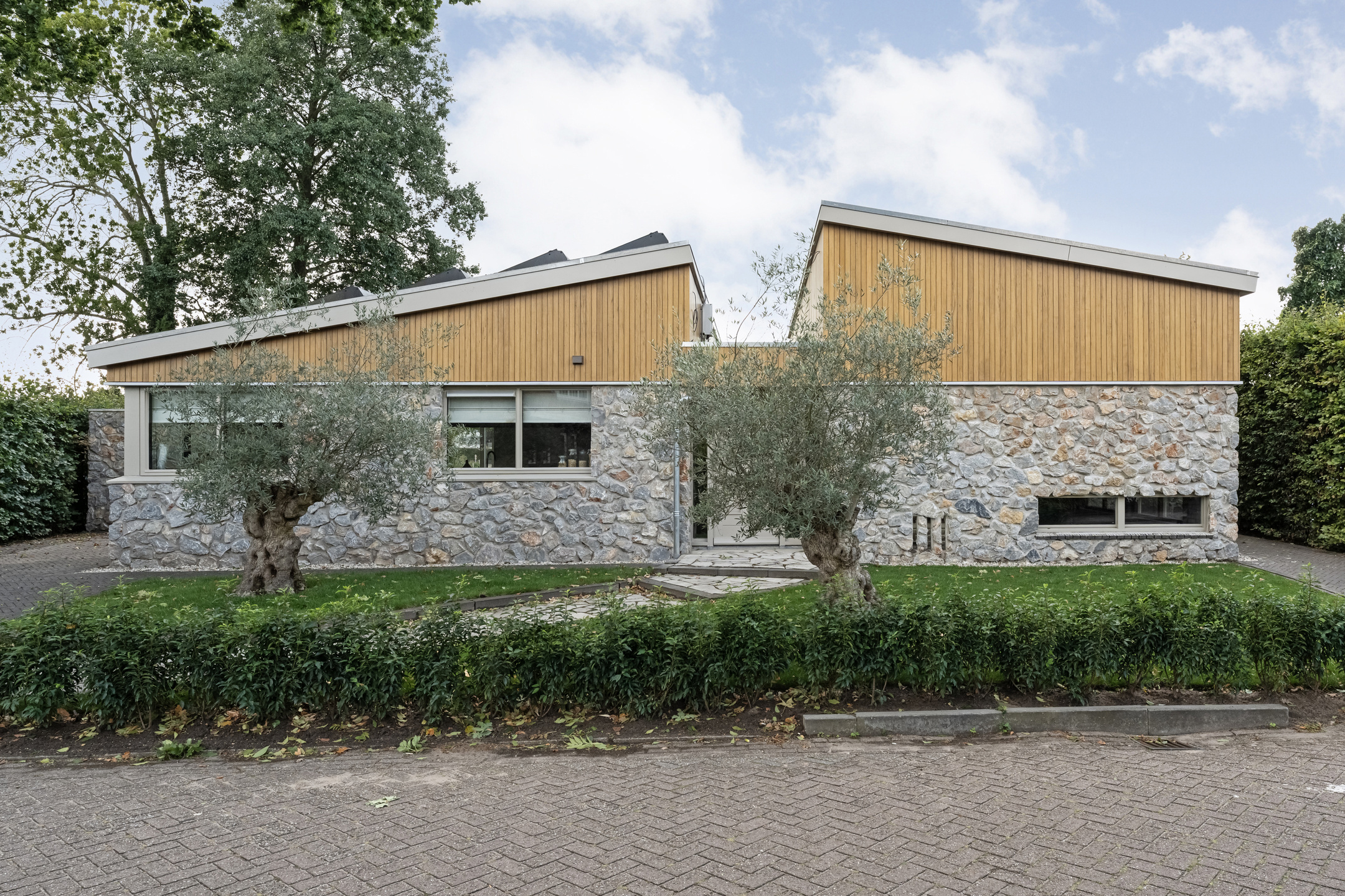 Natuursteen, natuursteenstrips, steenstrips, rocks, bungalow, gevelbekleding, NG Bouwen met Natuursteen