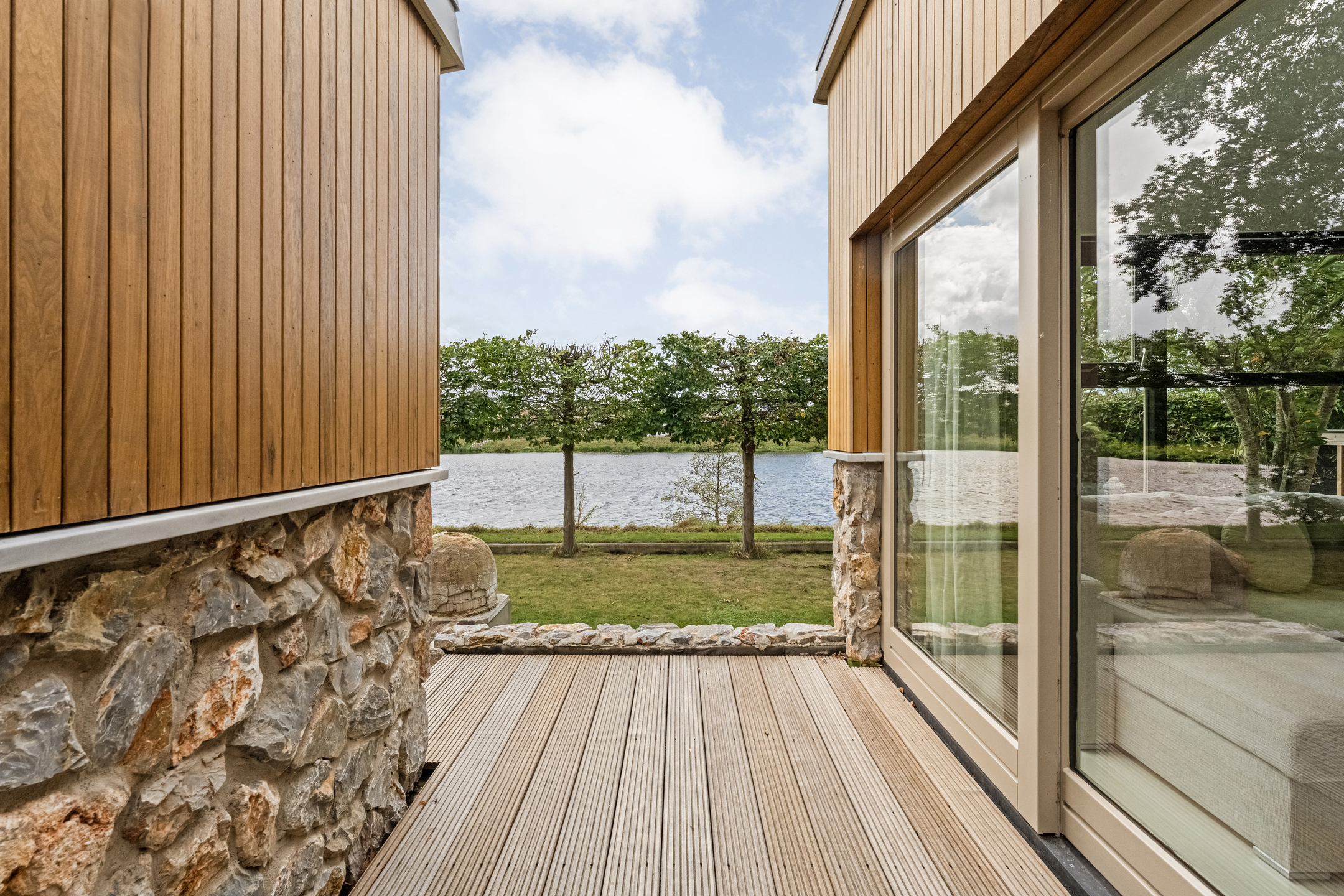 Natuursteen, natuursteenstrips, steenstrips, rocks, bungalow, gevelbekleding, NG Bouwen met Natuursteen