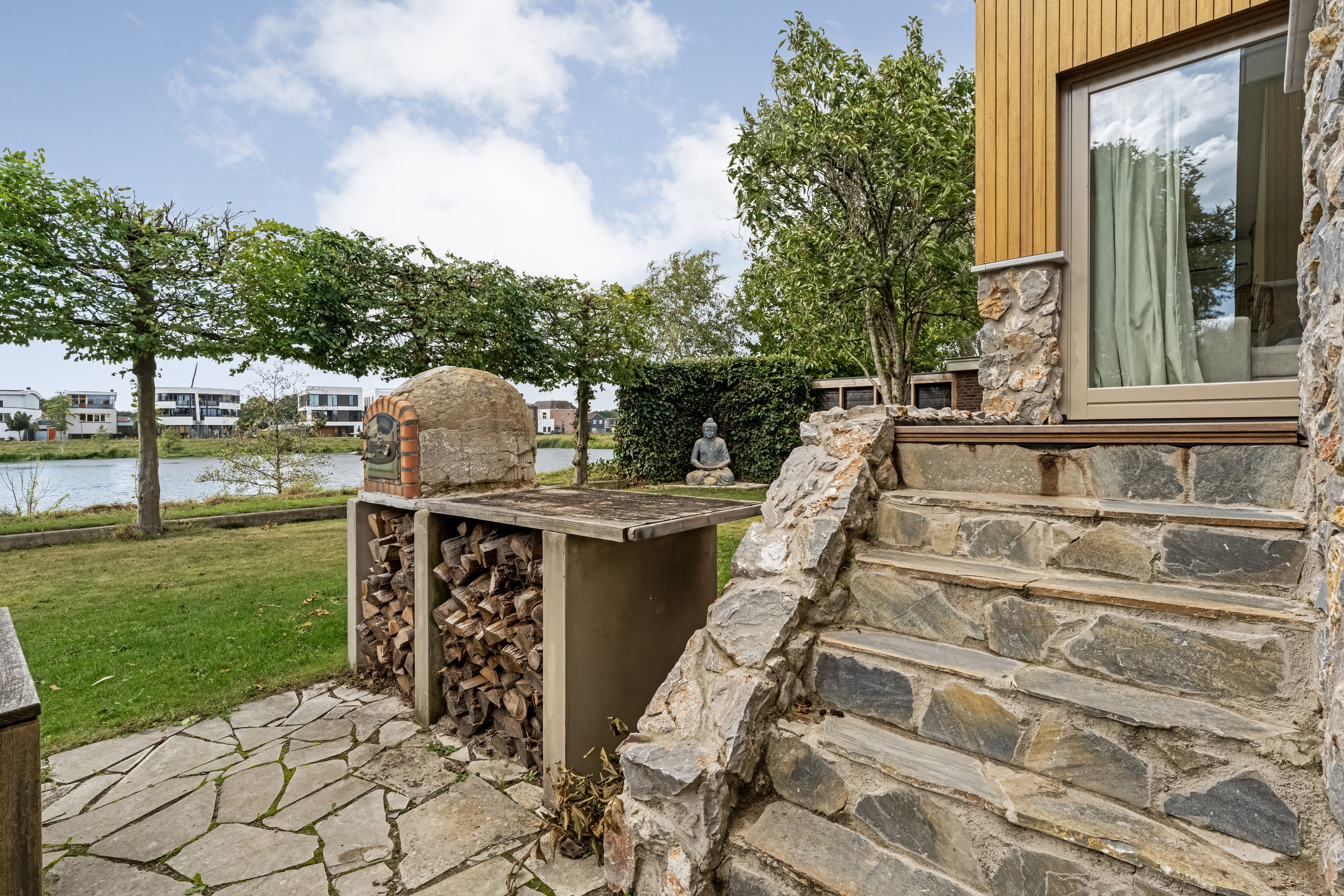 Natuursteen, natuursteenstrips, steenstrips, rocks, bungalow, gevelbekleding, NG Bouwen met Natuursteen