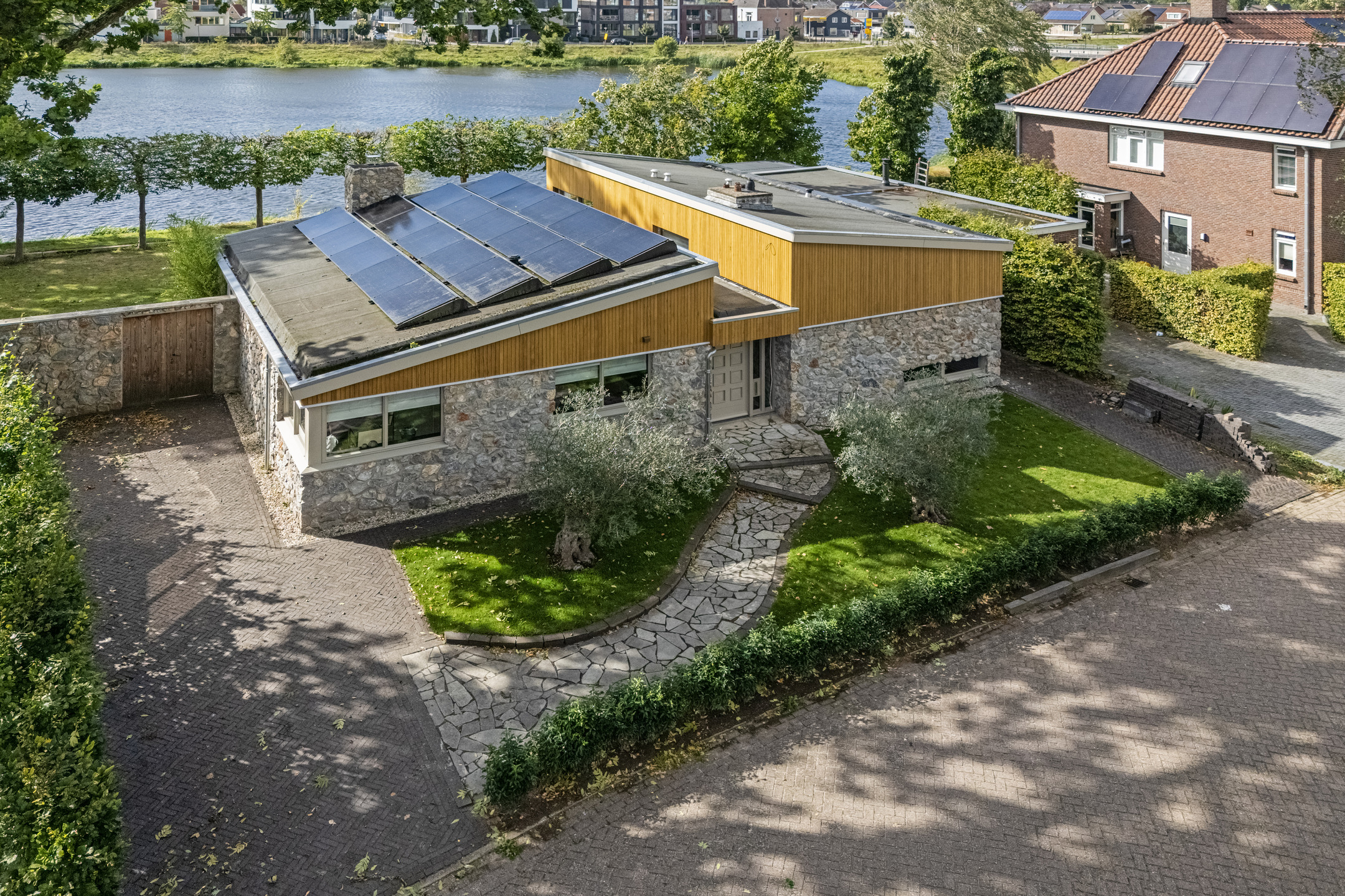 Natuursteen, natuursteenstrips, steenstrips, rocks, bungalow, gevelbekleding, NG Bouwen met Natuursteen