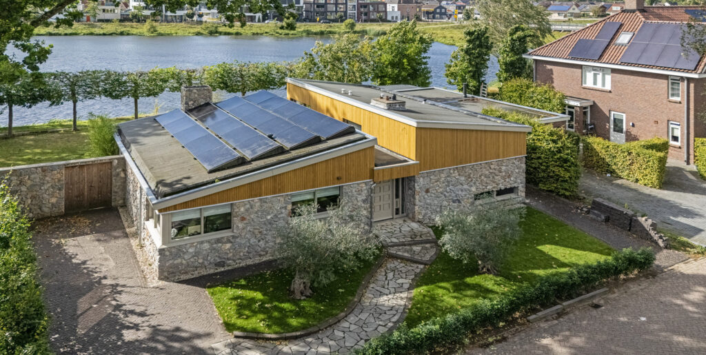 Natuursteen, natuursteenstrips, steenstrips, rocks, bungalow, gevelbekleding, NG Bouwen met Natuursteen