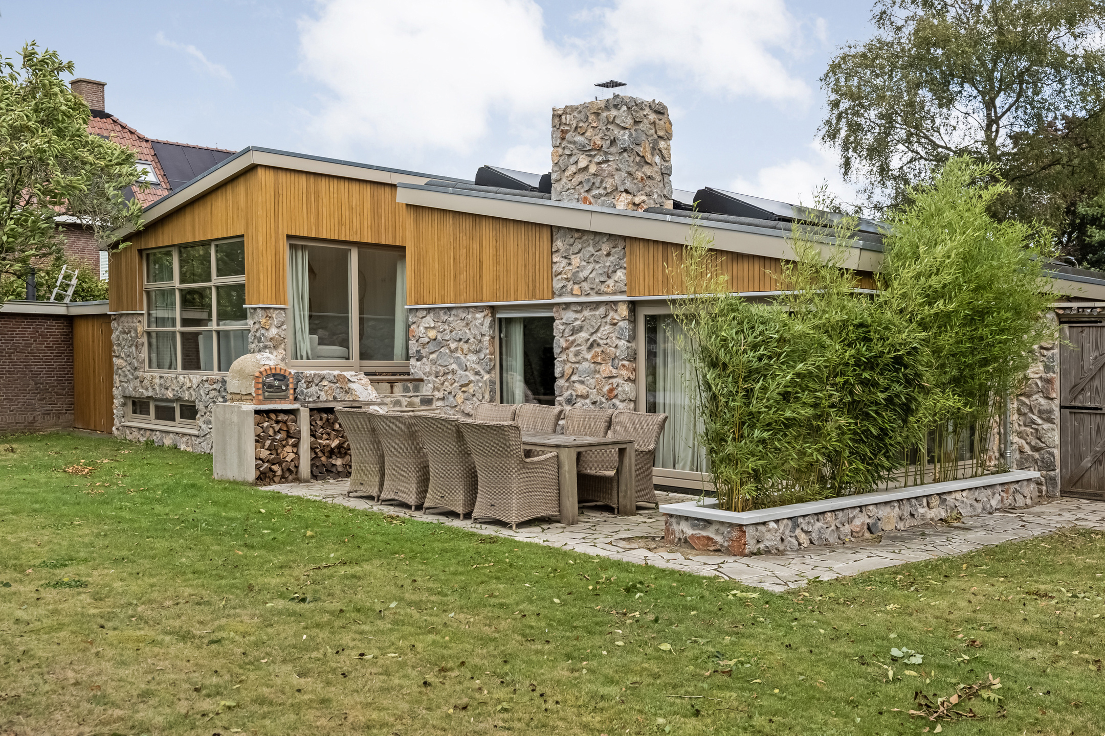 Natuursteen, natuursteenstrips, steenstrips, rocks, bungalow, gevelbekleding, NG Bouwen met Natuursteen