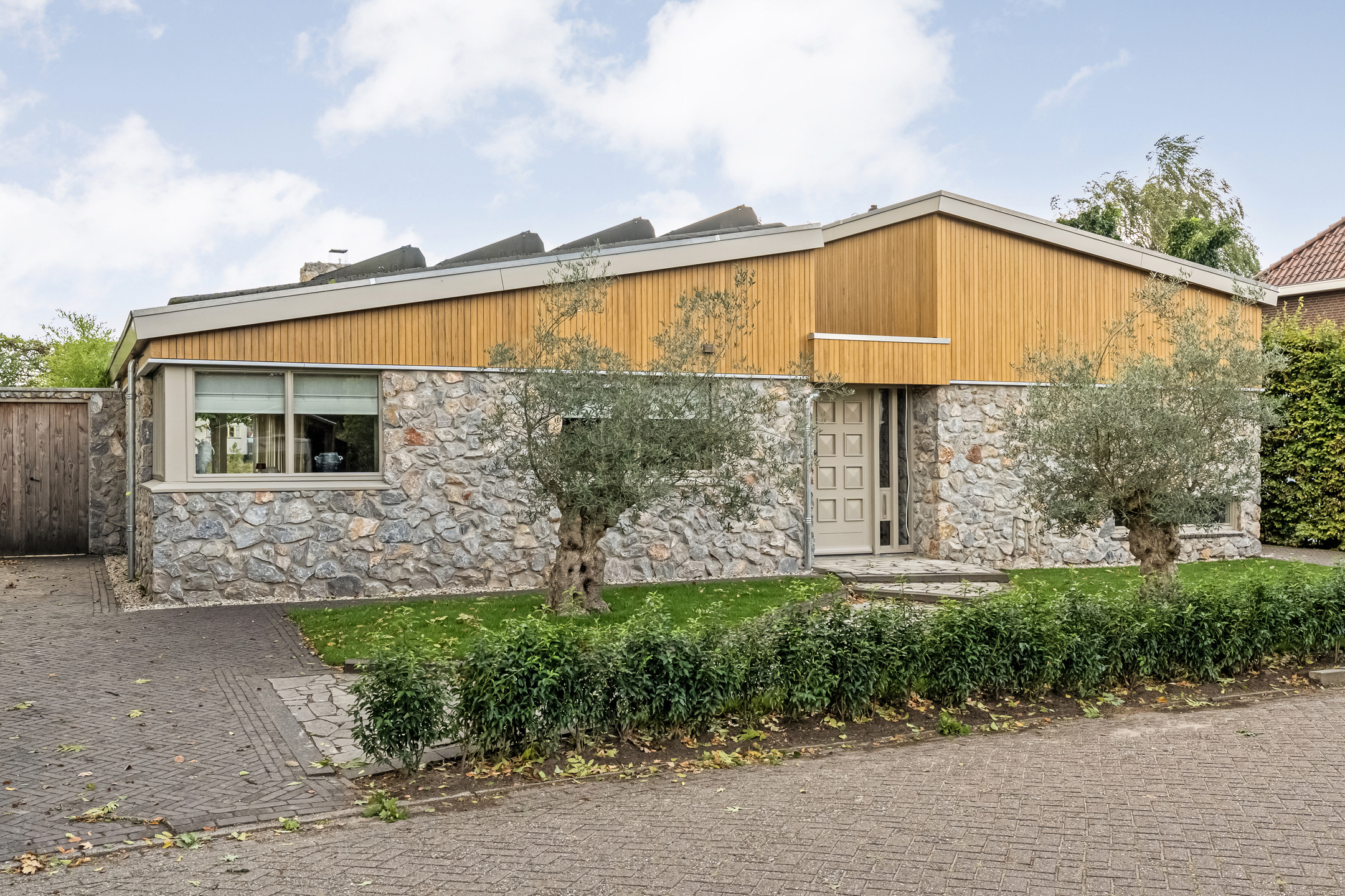 Natuursteen, natuursteenstrips, steenstrips, rocks, bungalow, gevelbekleding, NG Bouwen met Natuursteen