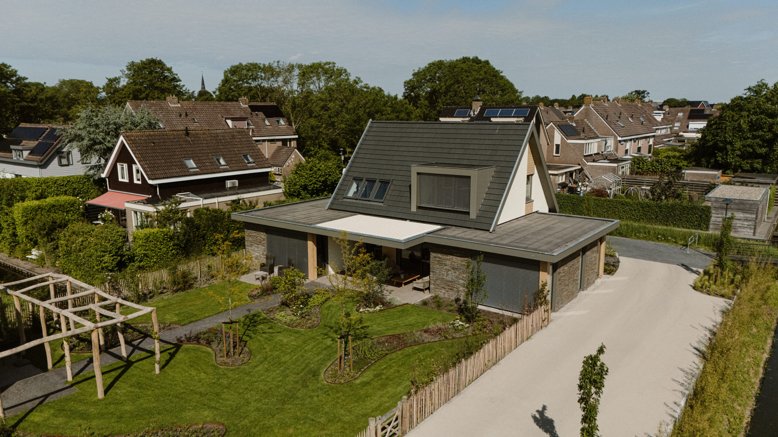 Natuursteen, natuursteenstrips, steenstrips, moderne villa, gevelbekleding, natuursteenstrips buiten, NG Bouwen met Natuursteen